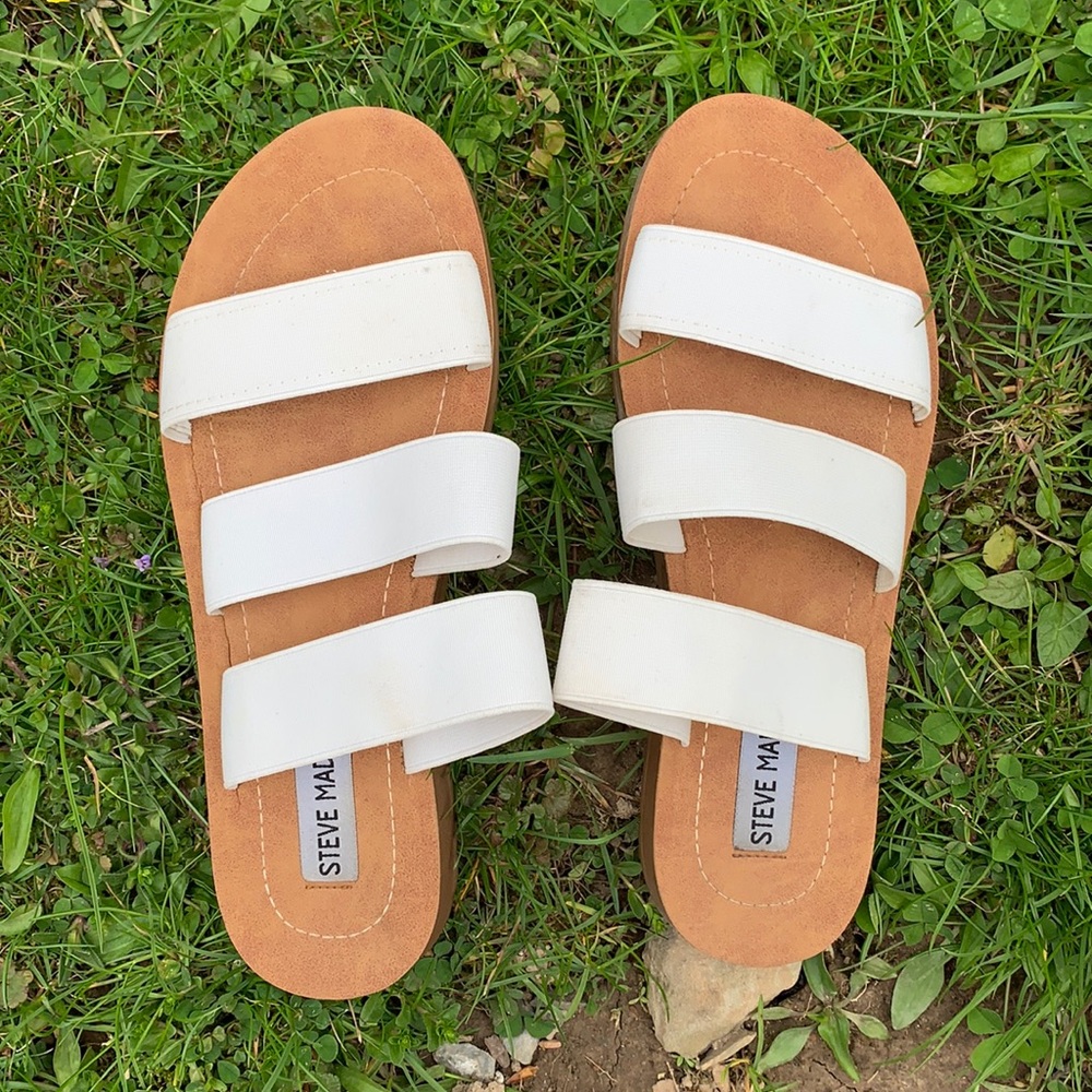 White Steve Madden Strap Sandala